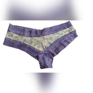 Victoria's Secret Cheeky Vintage Panties, Size Medium.